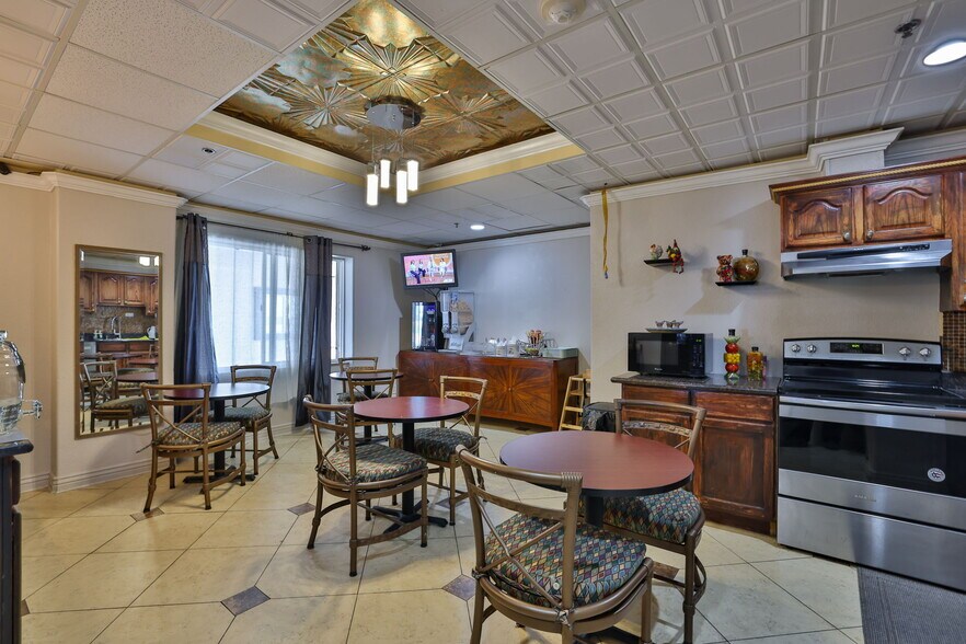 More Photos Of 8350 Razorback Rd, Colorado Springs Hotel For Sale