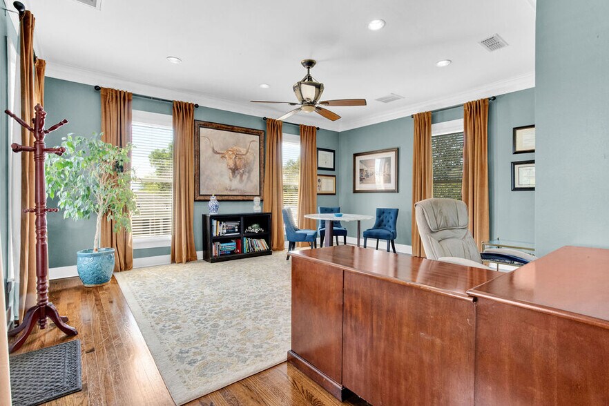 More Photos Of 313 E Charnwood St, Tyler Office For Lease