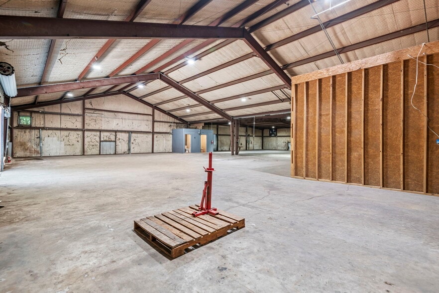 More Photos Of 25232 Hardin Store Rd, Magnolia Manufacturing For Lease