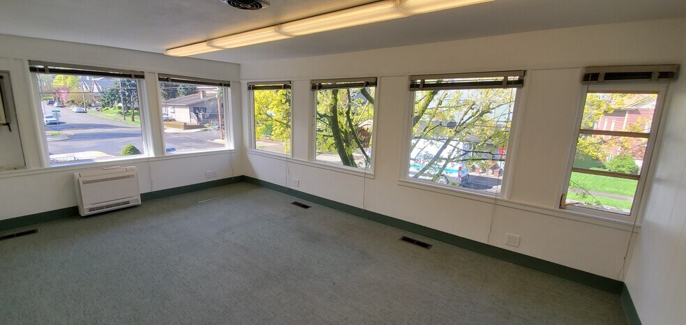 More Photos Of 5620-5622 SW Kelly Ave, Portland Self Storage For Lease
