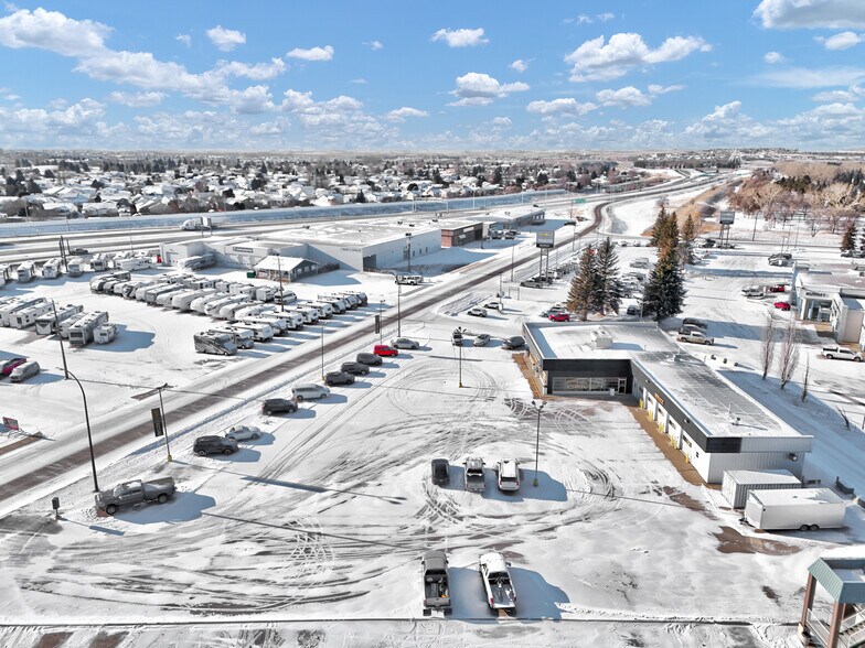 More Photos Of 1276 Trans Canada Way SE, Medicine Hat Showroom For Sale