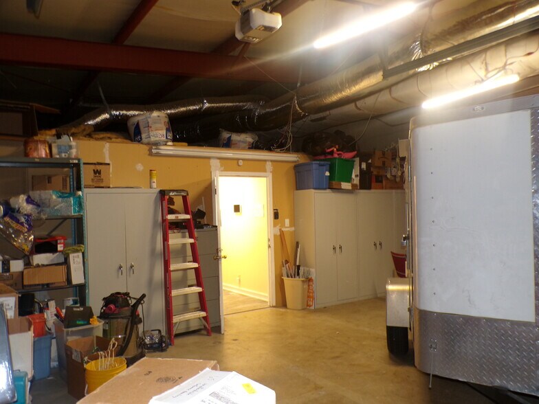 More Photos Of 7619-7621 E 46th Pl, Tulsa Showroom For Sale