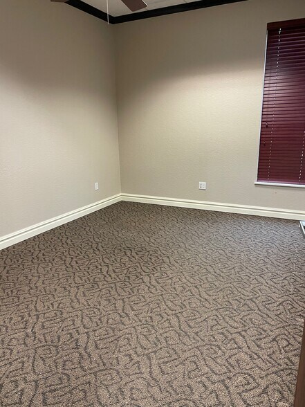 More Photos Of 609 S Kelly Ave, Edmond Unknown For Lease