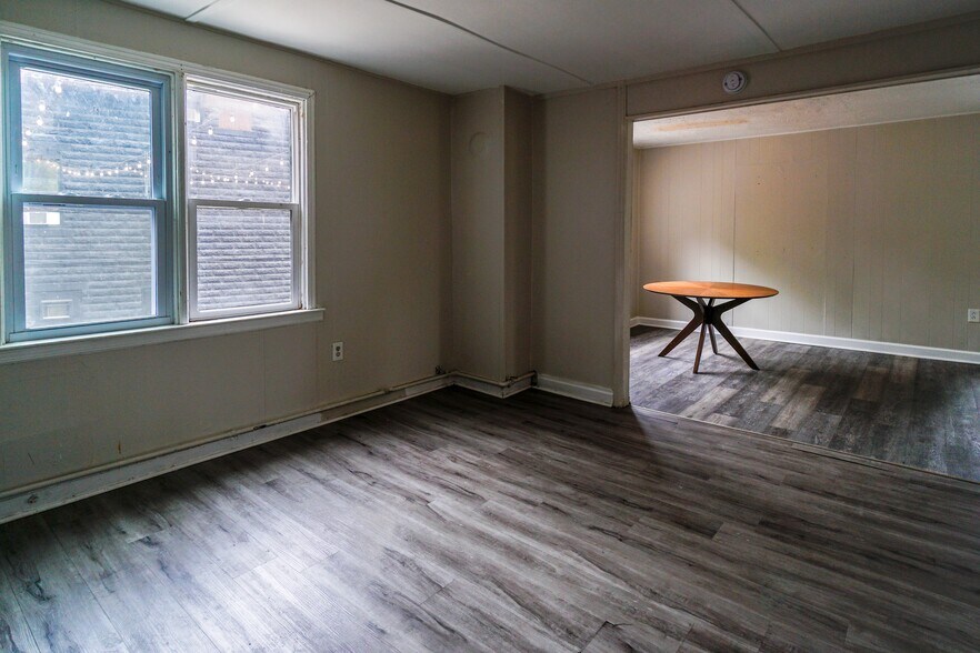 More Photos Of 117 Nippersink Rd, Fox Lake Apartments For Sale
