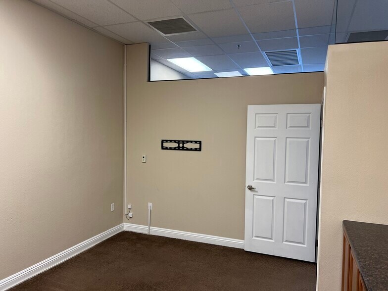 More Photos Of 7935-7975 Badura Ave, Las Vegas Apartments For Lease