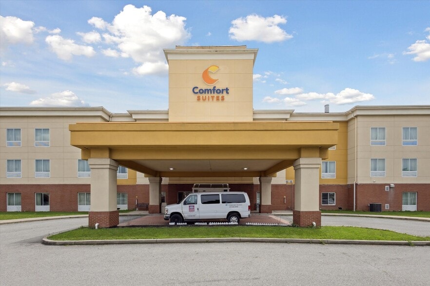 More Photos Of 2750 Fortune Cir W, Indianapolis Hotel For Sale