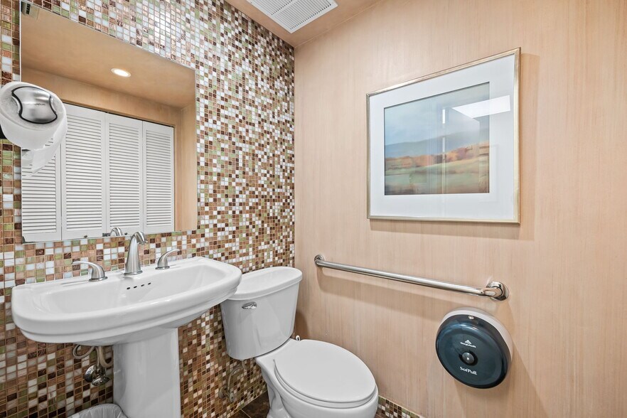 More Photos Of 100 SE 15th Ave, Fort Lauderdale Medical For Lease