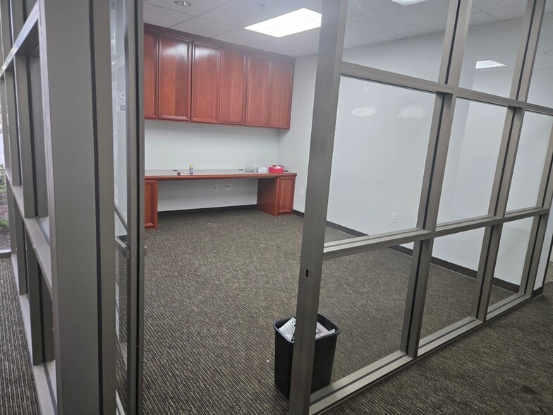 More Photos Of 170 E Arrow Hwy, San Dimas Office For Sale