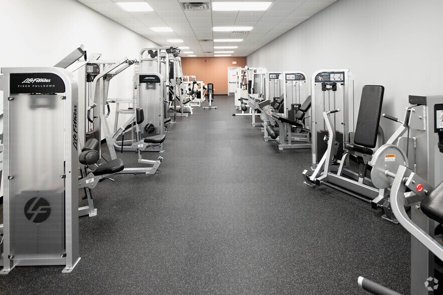 More Photos Of 800 Prides Crossing, Newark Unknown For Lease