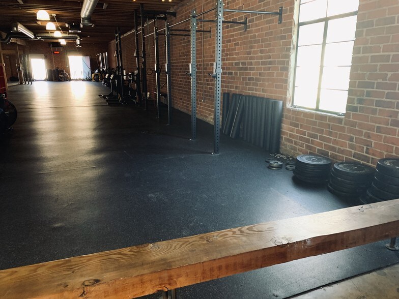 More Photos Of 5119 W Sunset Blvd, Los Angeles General Retail For Lease