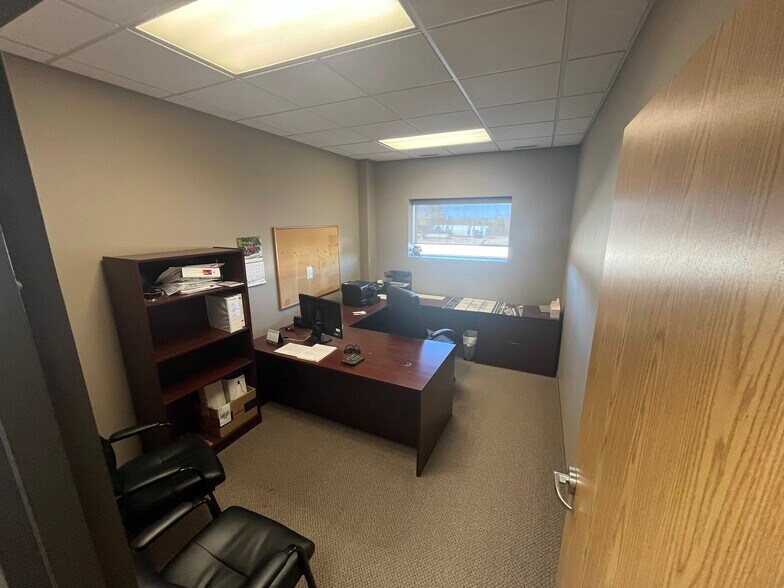 More Photos Of 5112 North Ave, Swan Hills Service For Sale