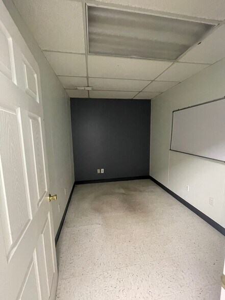 More Photos Of 1421 N Limestone St, Gaffney Office For Sale