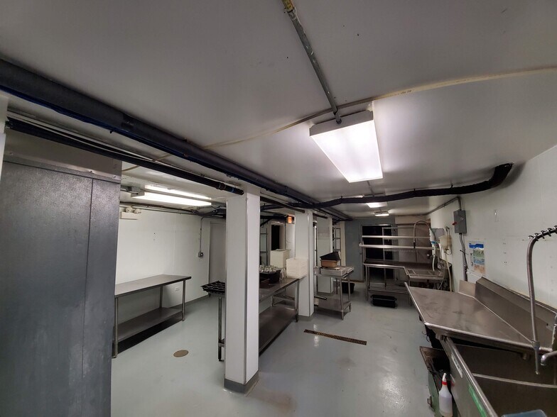 More Photos Of 802-804 W Randolph St, Chicago Storefront Retail Office For Lease