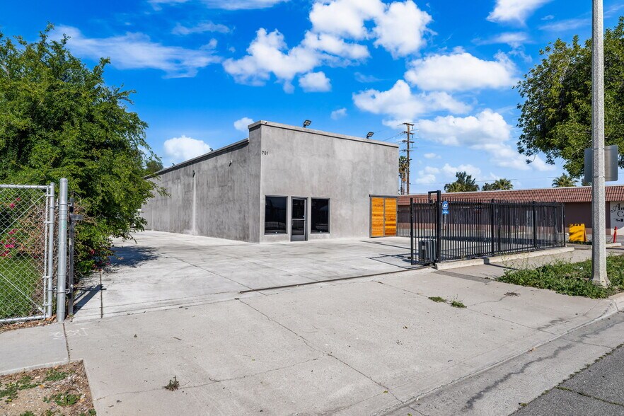 More Photos Of 701 Texas St, Redlands Office For Sale