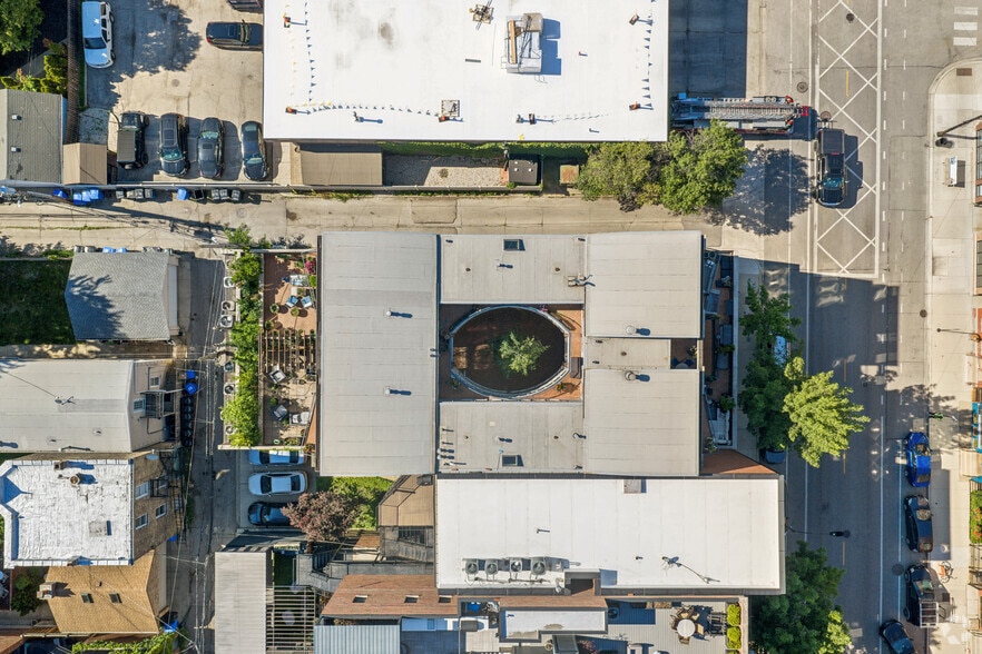 More Photos Of 1915-1917 N Damen Ave, Chicago General Retail For Sale