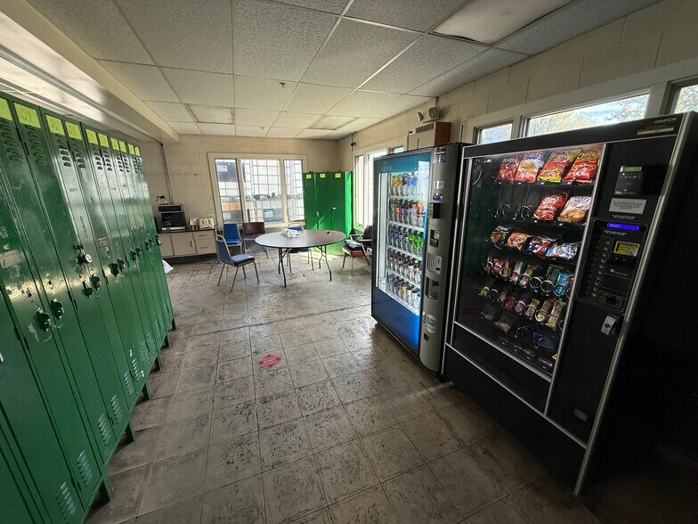 More Photos Of 68 Harrison St, Gloversville Distribution For Sale