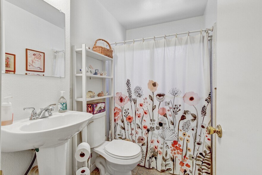 More Photos Of 4833 College Oak Dr, Sacramento Multifamily For Sale