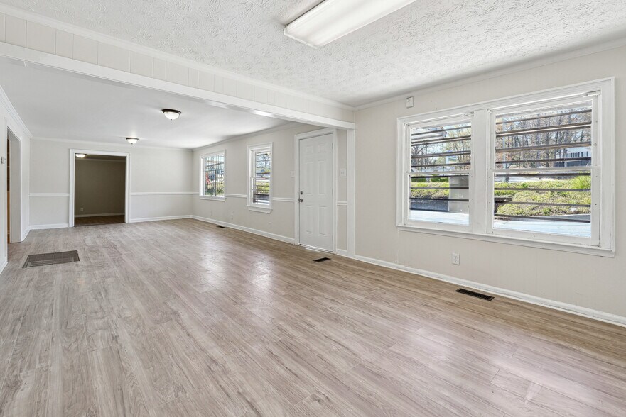 More Photos Of 401 SW Cleveland Ave, Atlanta Office Residential For Sale