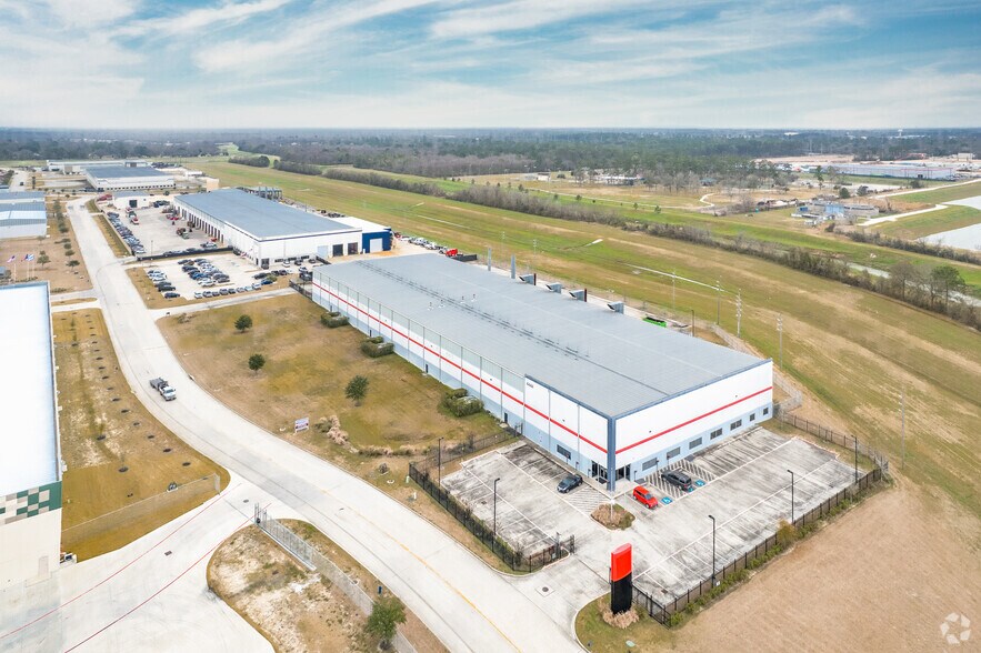 More Photos Of 4444 Kennedy Commerce Dr, Houston Manufacturing For Lease