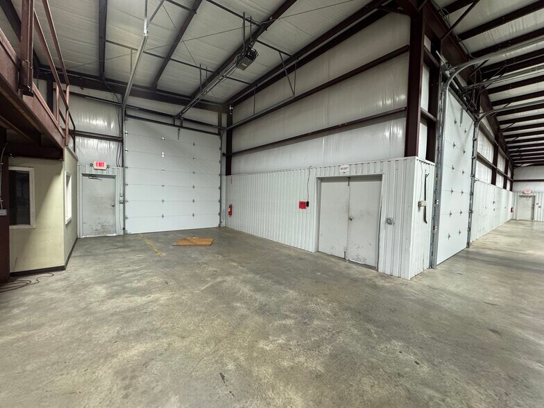 More Photos Of 130 E 9th St, Ada Warehouse For Lease