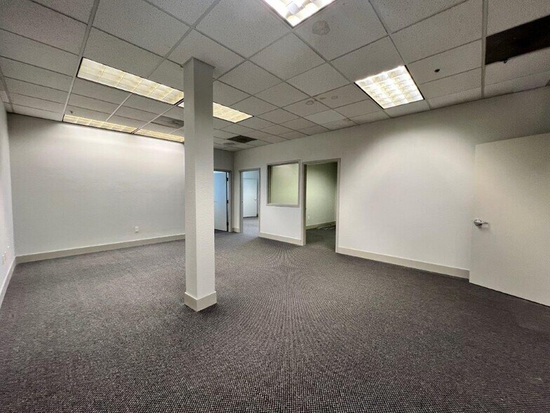 More Photos Of 415 Knollcrest Dr, Redding Office For Sale