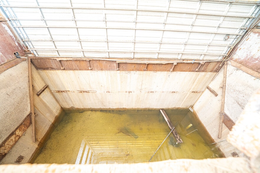 More Photos Of 220 Progress Blvd, Longview Warehouse For Sale