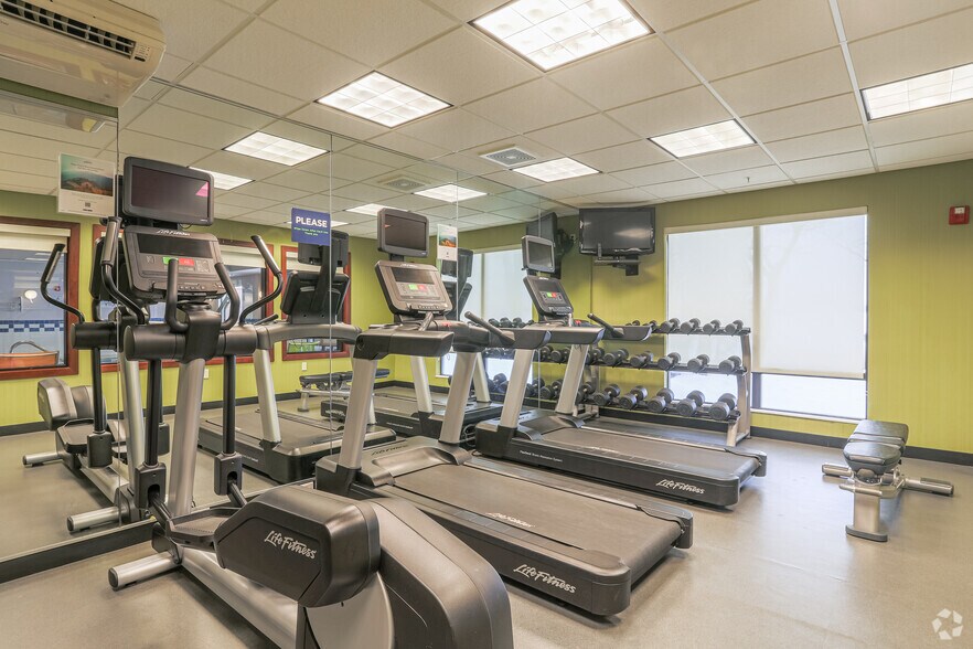 More Photos Of 1520 Mount Garfield Rd, Norton Shores Hotel For Sale