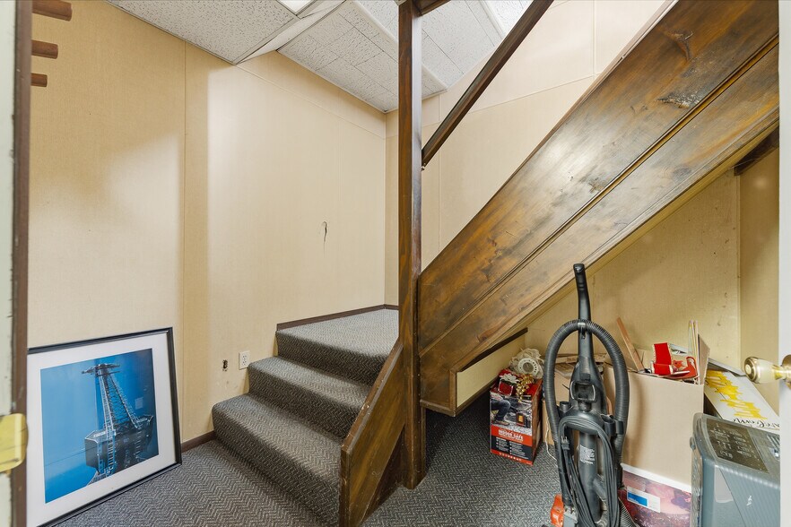 More Photos Of 102 4th St, Terra Alta Light Distribution For Sale