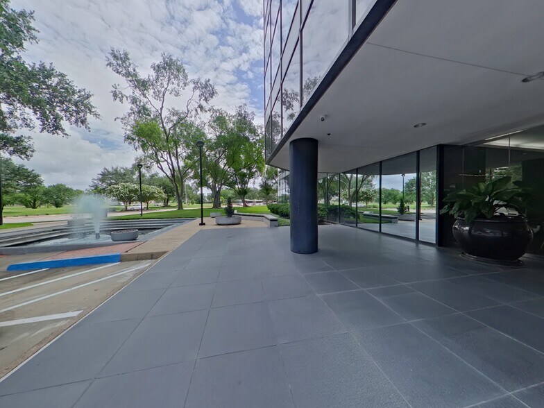 More Photos Of 10333 Richmond Ave, Houston Office For Lease