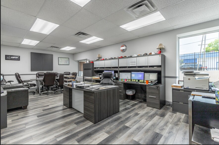 More Photos Of 403 Chickamauga Ave, Rossville Loft Creative Space For Lease