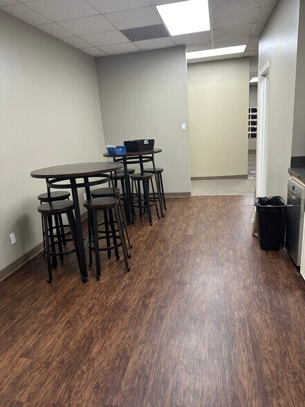 More Photos Of 6911 Breen Dr, Houston Warehouse For Lease