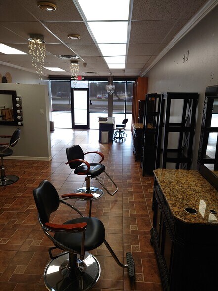 More Photos Of 2205 Longmire Dr, College Station Storefront Retail Office For Lease