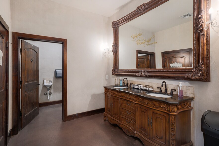 More Photos Of 2550 Bell Springs Rd, Dripping Springs Lodge Meeting Hall For Sale