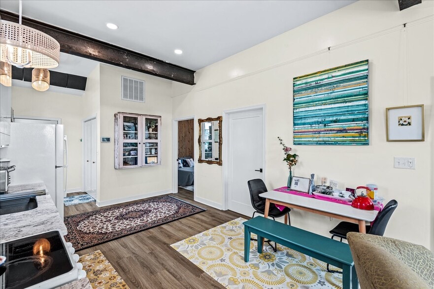 More Photos Of 10 Irving Ave N, Colonial Beach Apartments For Sale