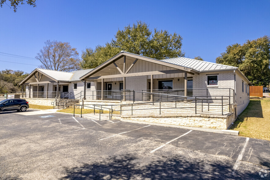 Primary Photo Of 645 Floral Ave, New Braunfels Office For Lease