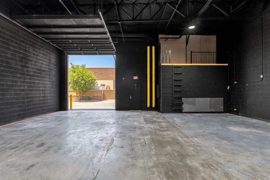 More Photos Of 7318 S 89th Pl, Mesa Showroom For Sale