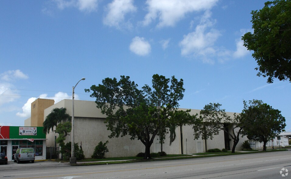 More Photos Of 5701 Hollywood Blvd, Hollywood Office Residential For Lease