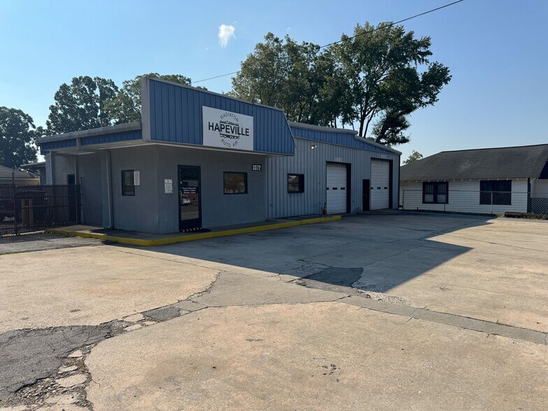 Primary Photo Of 3372 Dogwood Dr, Atlanta Auto Repair For Sale