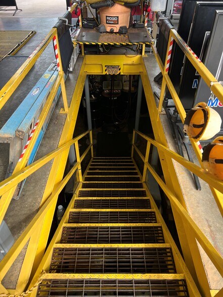 More Photos Of 358 W Louise St, Clarkesville Auto Repair For Sale