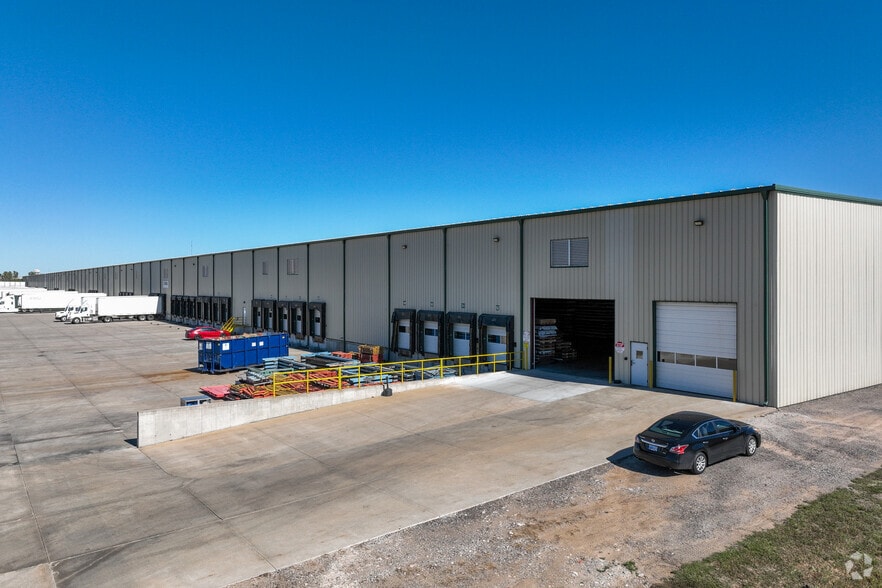 Primary Photo Of 7200 N Air Capitol Dr, Park City Warehouse For Lease