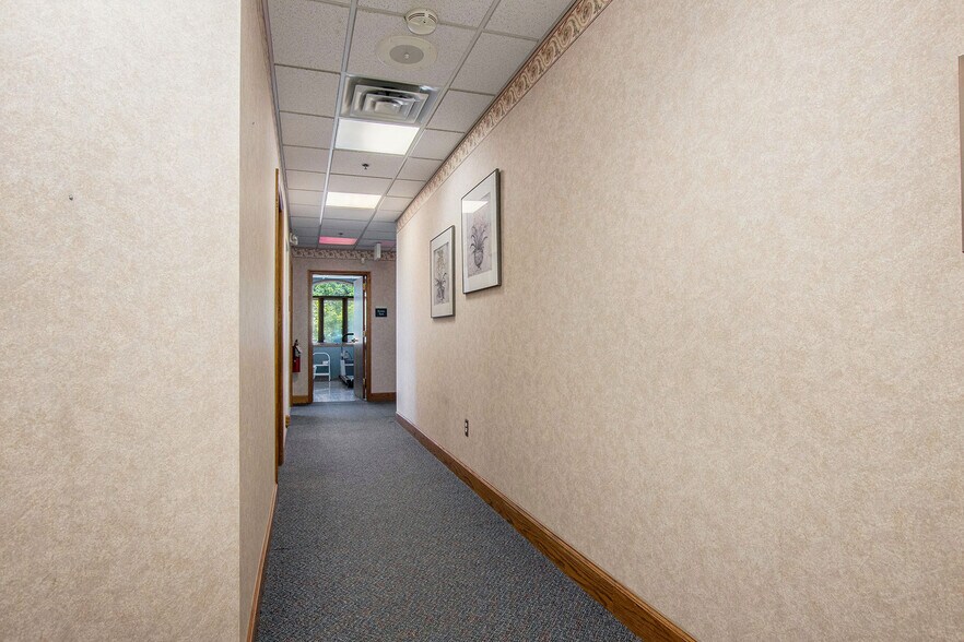 More Photos Of 645 Barclay Cir, Rochester Hills Medical For Lease