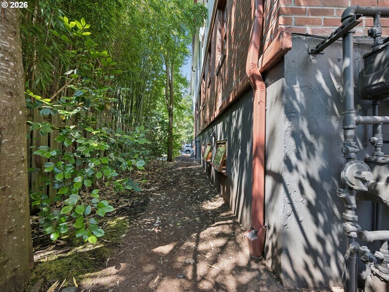 More Photos Of 5400 NE 30th Ave, Portland Office For Lease