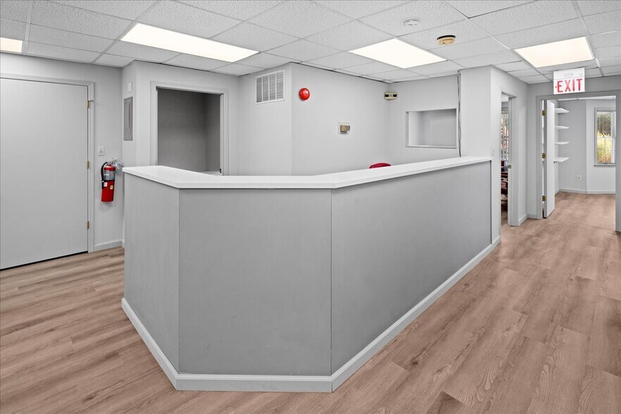 More Photos Of 5 Mountain Blvd, Warren Office For Lease