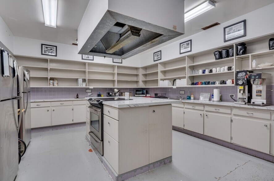 More Photos Of 410 Lord Berkley Rd, Raleigh Office Residential For Lease