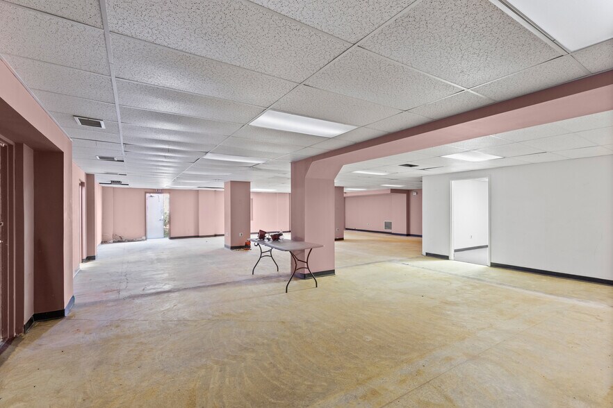 More Photos Of 2200 Union St, Bellaire Warehouse For Sale