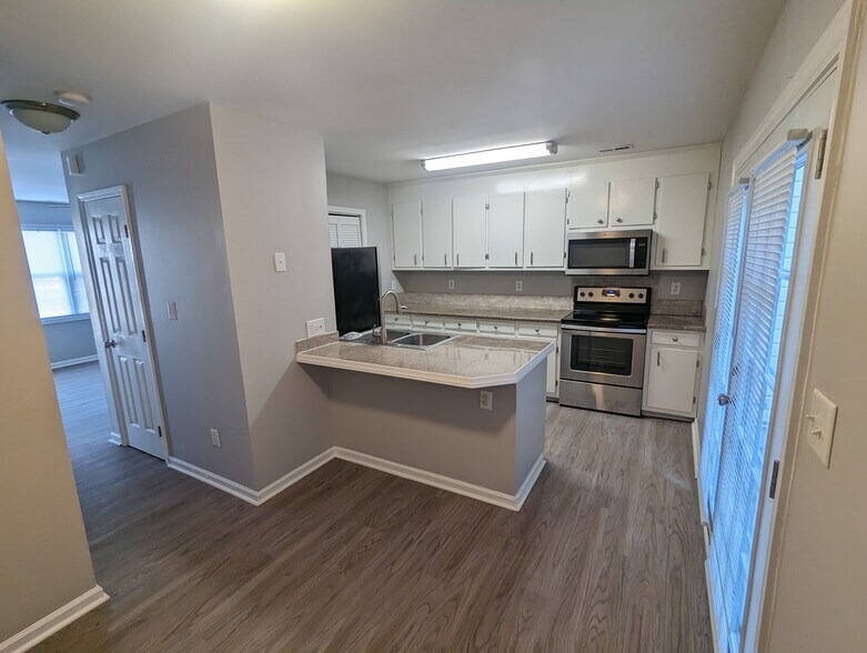 More Photos Of 600-650 S Main St, Mooresville Apartments For Sale