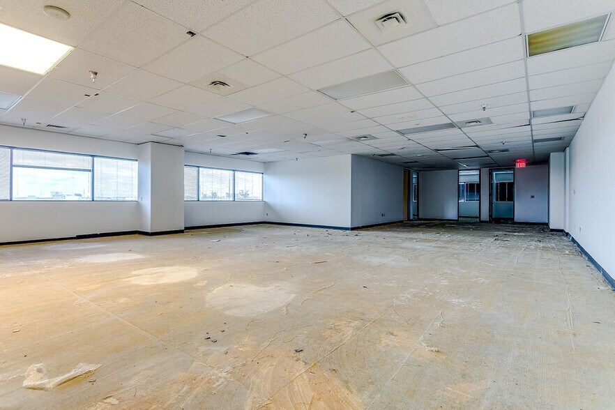 More Photos Of 2350 Valley View Ln, Dallas Loft Creative Space For Lease