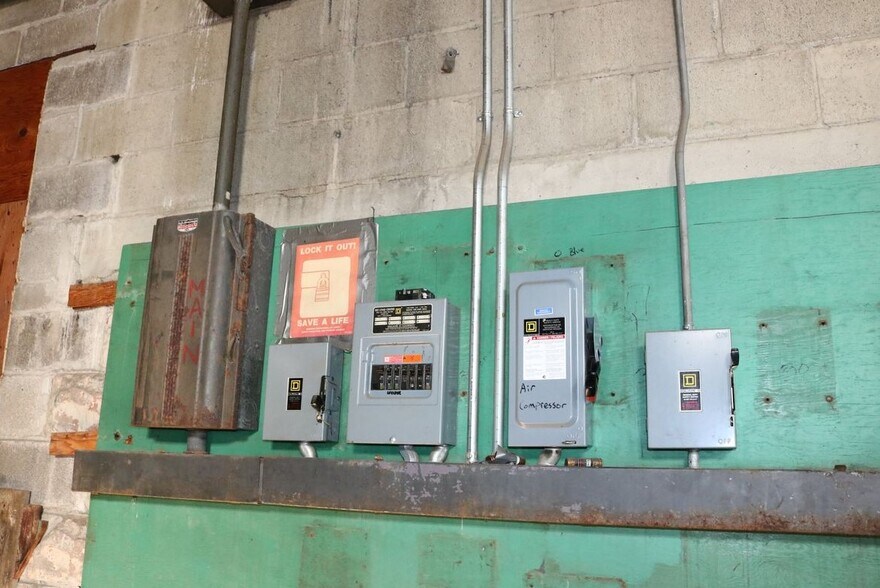 More Photos Of 113 S Dean St, Adrian Service For Sale