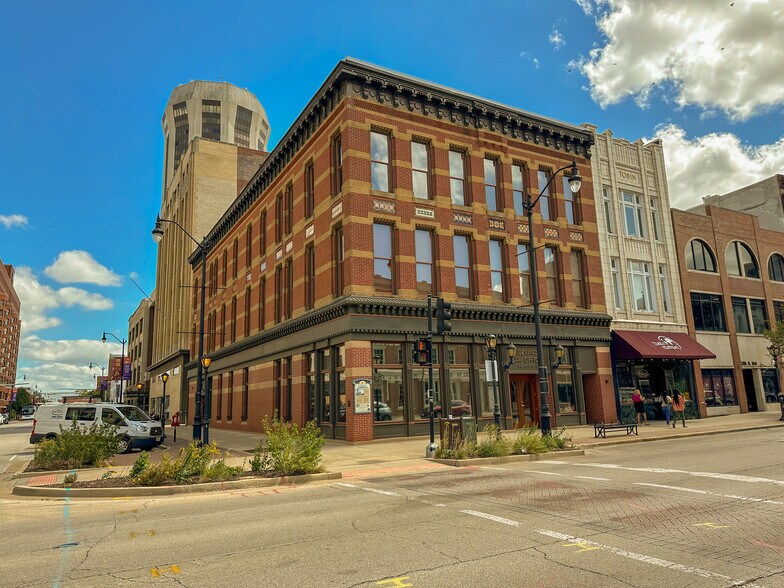 More Photos Of 200 S 6th St, Springfield Office For Lease