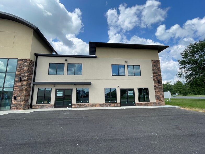 More Photos Of 11701 Central Ave, Waldorf Unknown For Lease